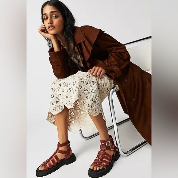 Free People x Brenda Knight NIGEL PRESTON
Long Ruffle English Coat - Rust - Picture 3 of 10